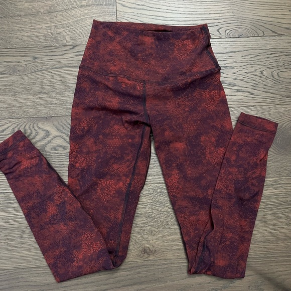 Lululemon red aligns size 4 - Picture 1 of 3